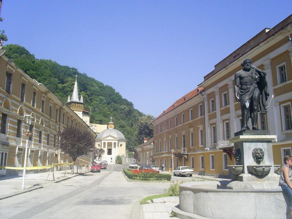 Hotel Domogled Băile Herculane Exteriör bild